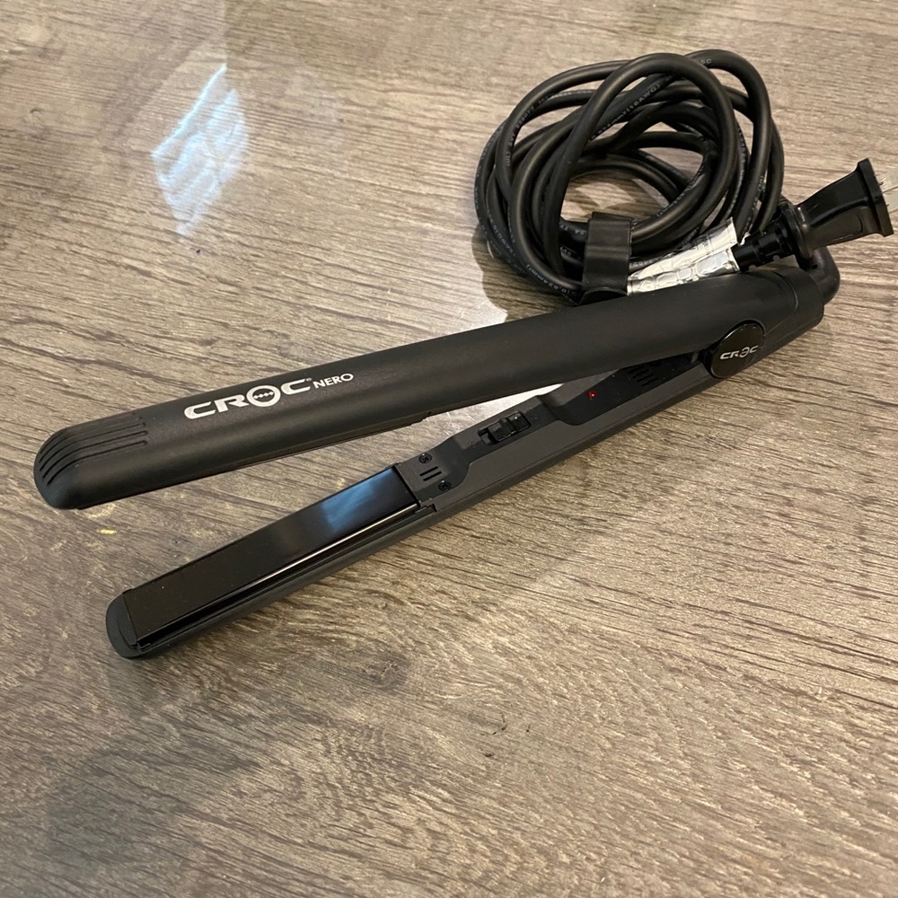 CROC Nero Hair Straighter